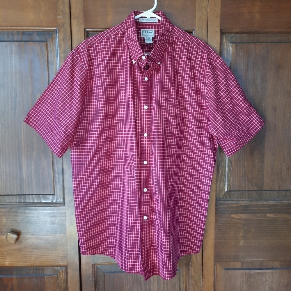 L.L. Bean Wrinkle Resistant 100% Cotton Red Plaid Short Sleeve Button Down Shirt